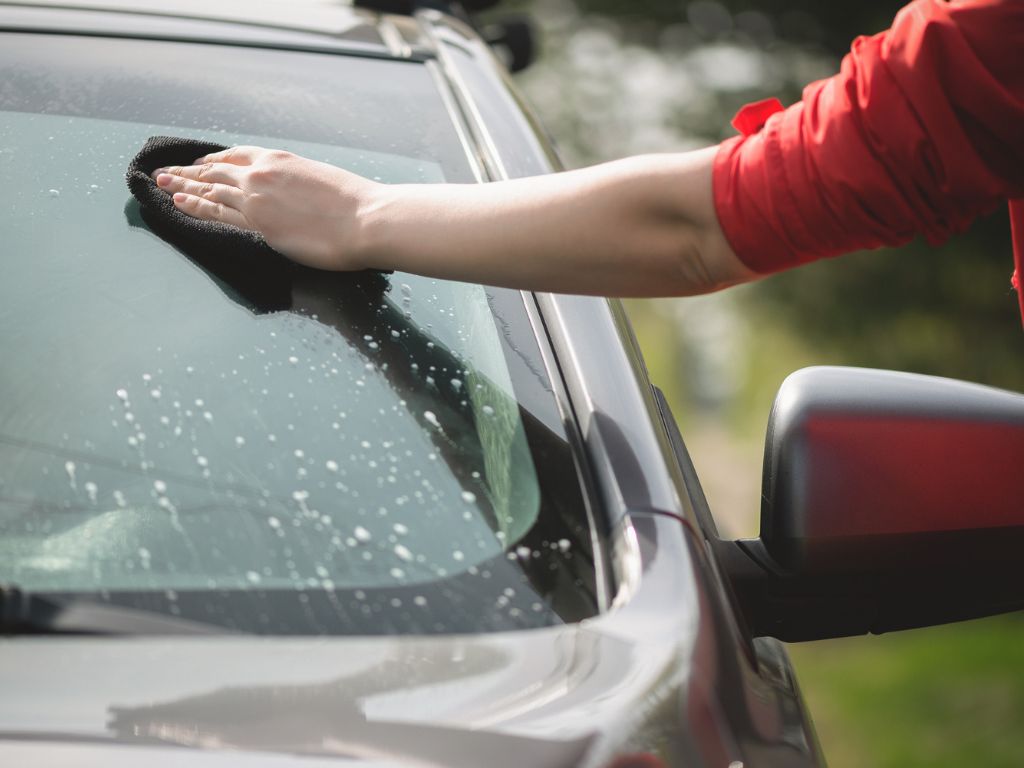 12 Best Automotive Glass Cleaners - Big's Mobile Detailing